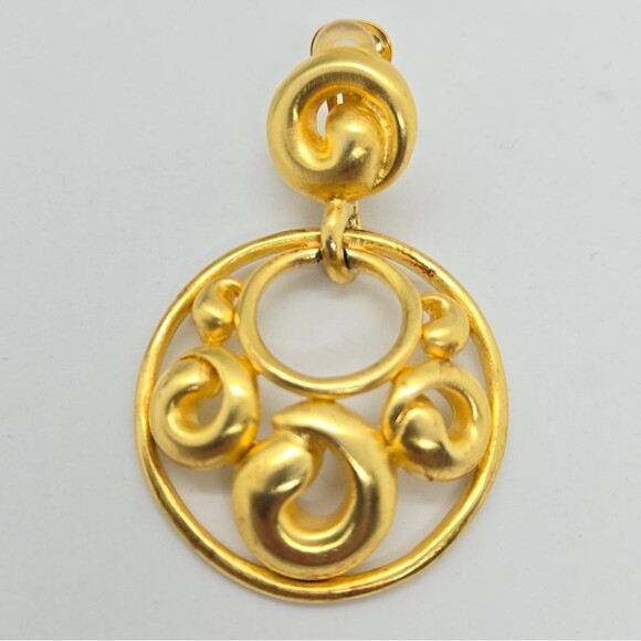 80s Door Knocker Earrings in Gold Tone Designer Signed Clara Huge - Picture 5 of 9